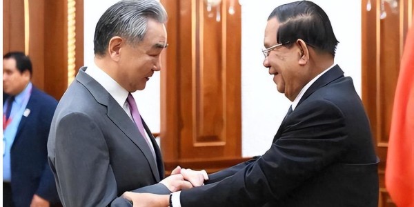 九游娱乐官方入口-终于谈妥了，王毅挥手告别，中柬达成6项共识，中方拿到洪森口信