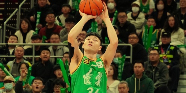 九游娱乐登录入口-队长2+11！小手三分球弹无虚发,哈维16+1,布罗金顿2分,辽篮两连胜