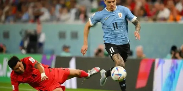 九游娱乐官方网站-2026世界杯48强巡礼·乌拉圭：褪下保守外衣，踢一番疯狗足球|乌拉圭足球队|巴西足球队|阿根廷足球|卡瓦尼|贝尔萨_新浪体育_新浪新闻